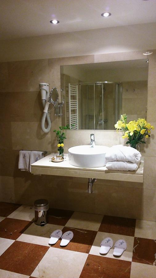 Hotel Garelos Betanzos Zewnętrze zdjęcie