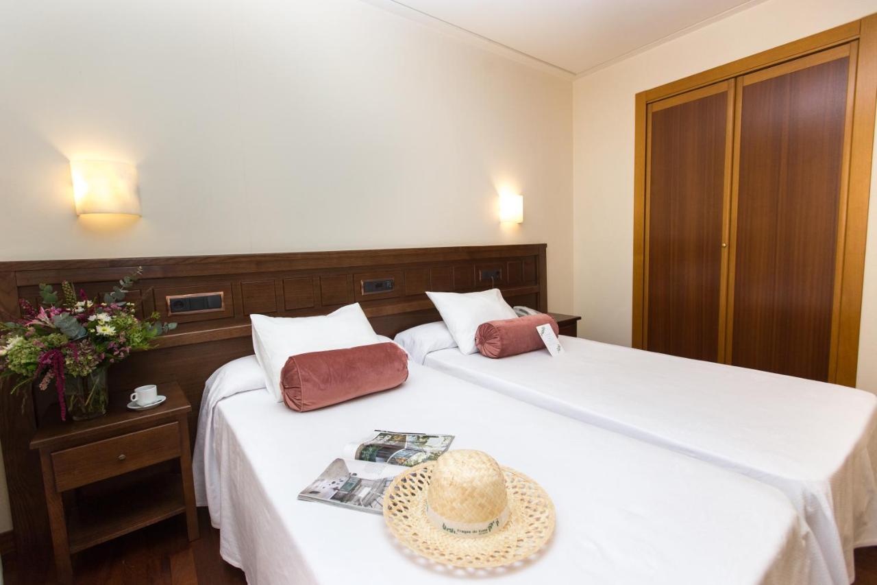 Hotel Garelos Betanzos Zewnętrze zdjęcie