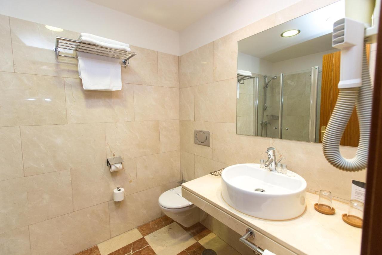 Hotel Garelos Betanzos Zewnętrze zdjęcie
