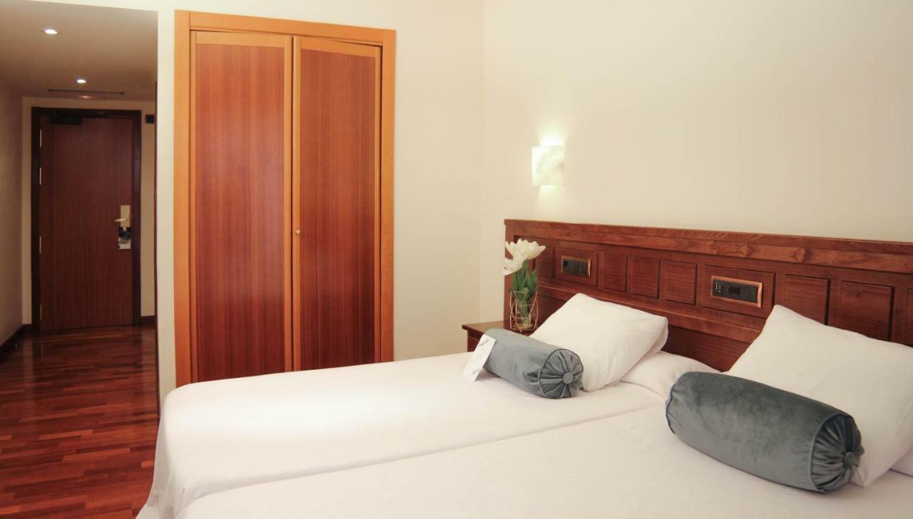 Hotel Garelos Betanzos Zewnętrze zdjęcie